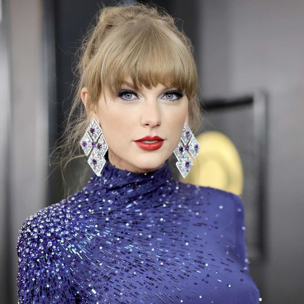 Seinfeld2000's tweet photo. Taylor swift officially dating George costanza https://t.co/sG0ph4H9wt