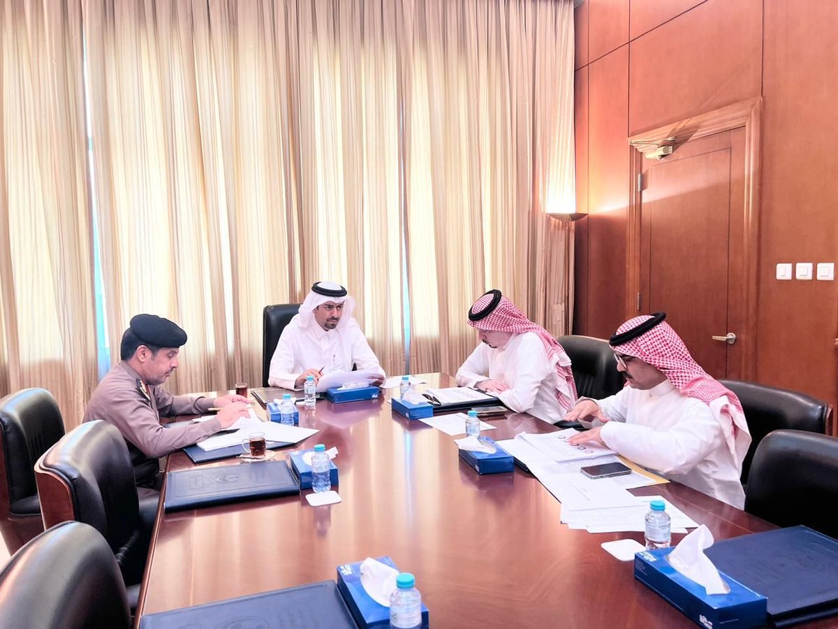 محافظ القطيف يلتقي أمين عام لجنة السلامة المرورية بالمنطقة الشرقية - juwatha.net/280800.html