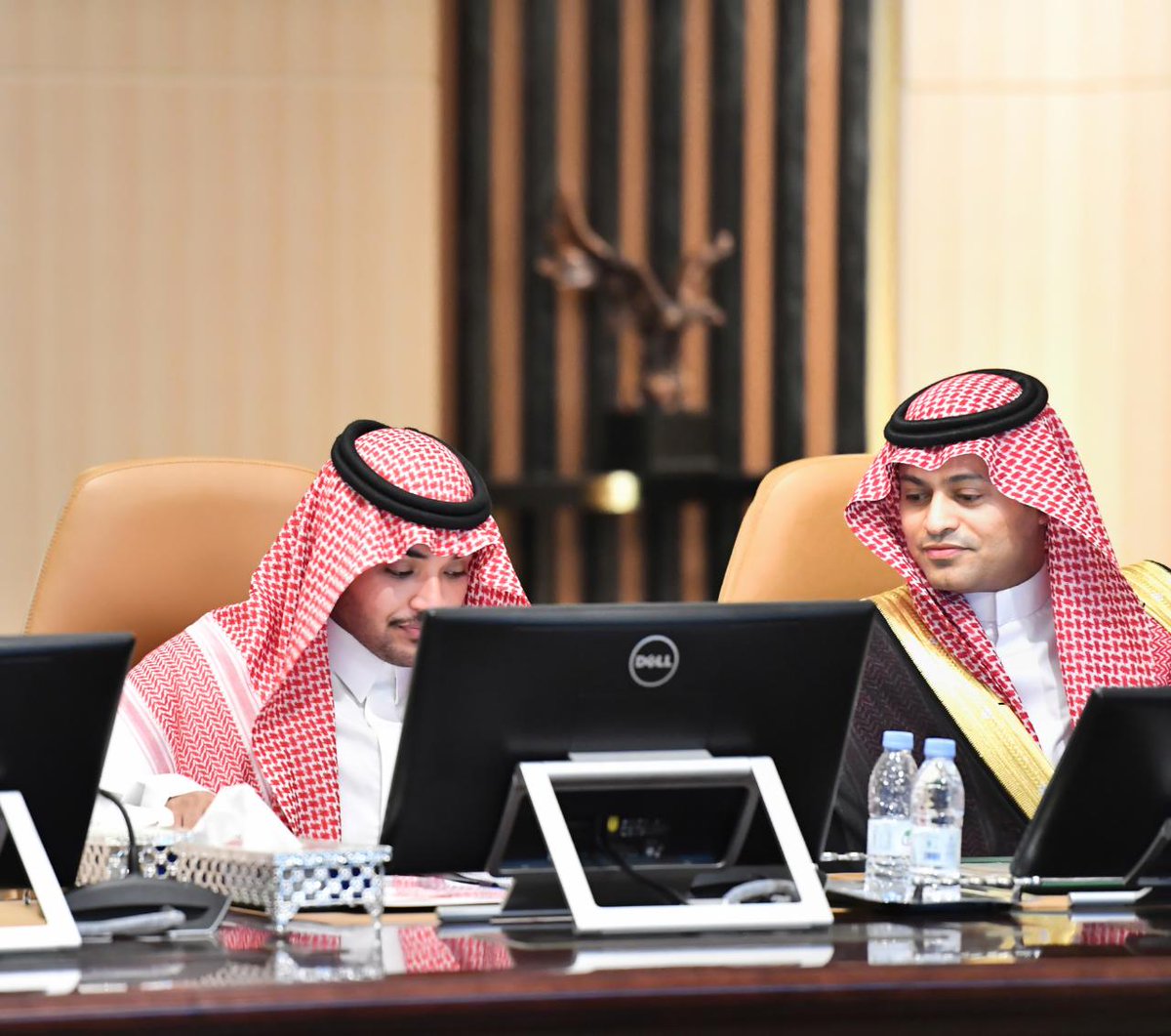 رأس سمو #أمير_منطقة_جازان  
 بالإمارة، اجتماع مجلس شباب المنطقة الأول في دورته الرابعة، واستعرض الأمين العام الدكتور يحيى فقيهي مبادرات ومشاريع المجلس للعام 2023م، وأشاد سموه بجهود أعضاء المجلس مؤكّدًا على أهمية دعمهم وتسخير قدراتهم لتحقيق أهداف رؤية المملكة الطموحة.