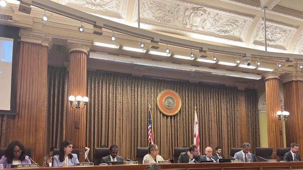 Consejo de la ciudad Washington DC aprueba unánimemente resolución que reafirma creciente llamado en EEUU a poner fin al bloqueo y sacar a #Cuba de lista de Estados patrocinadores del terrorismo.

Con esta, suman 80 resoluciones en EEUU a favor de un cambio de política hacia Cuba