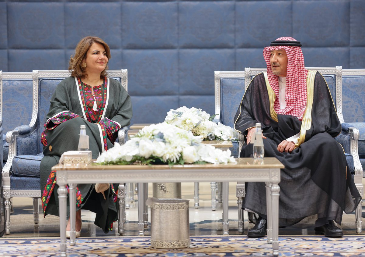 Mofa_Libya's tweet photo. وصلت وزيرة الخارجية والتعاون الدولي السيدة #نجلاء_المنقوش @NajlaElmangoush رفقة وزير الخارجية دولة الكويت الشقيقة الشيخ #سالم_عبدالله_الجابر_الصباح ووفديهما، مساء اليوم الثلاثاء إلى #جدة للمشاركة في الأعمال التحضيرية للقمة العربية بدورتها 32 والتى ستنطلق أعمالها غدا. https://t.co/y3tNn54ube