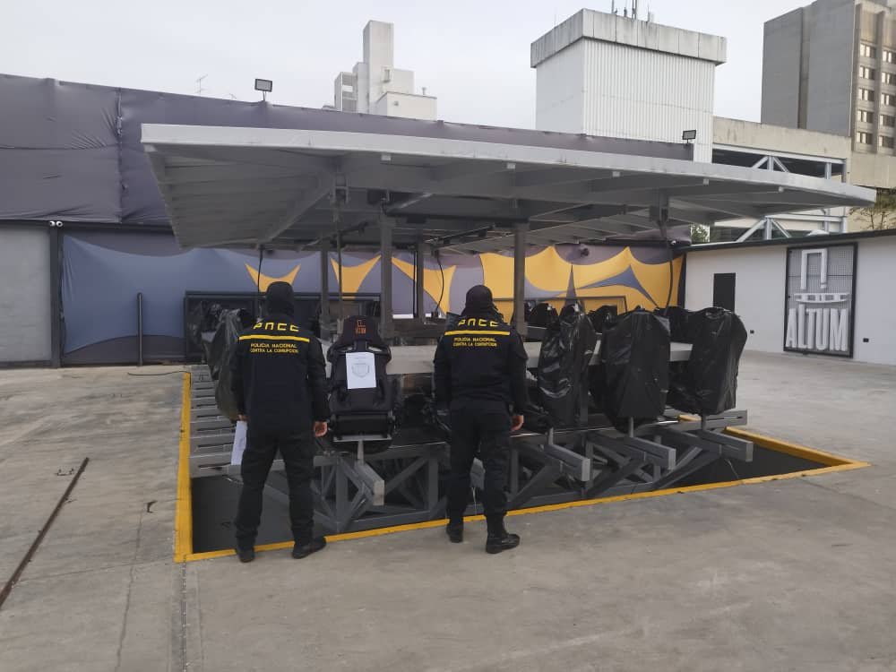 mangozurda's tweet photo. 😂😂 Como era que nos decían cuando hicimos algunas interrogantes sobre este RESTAURANCITO 

Tierruos, resentidos, frustrados, comunistas trasnochados, niches, recuerdo UNA que dijo; ÓSEA WUEBON LA GENTE NO PUEDE EMPREDER EN ESTE PAÍS…  😂

😂 viviremos y venceremos carajo ! https://t.co/gEr9uvc1Gb