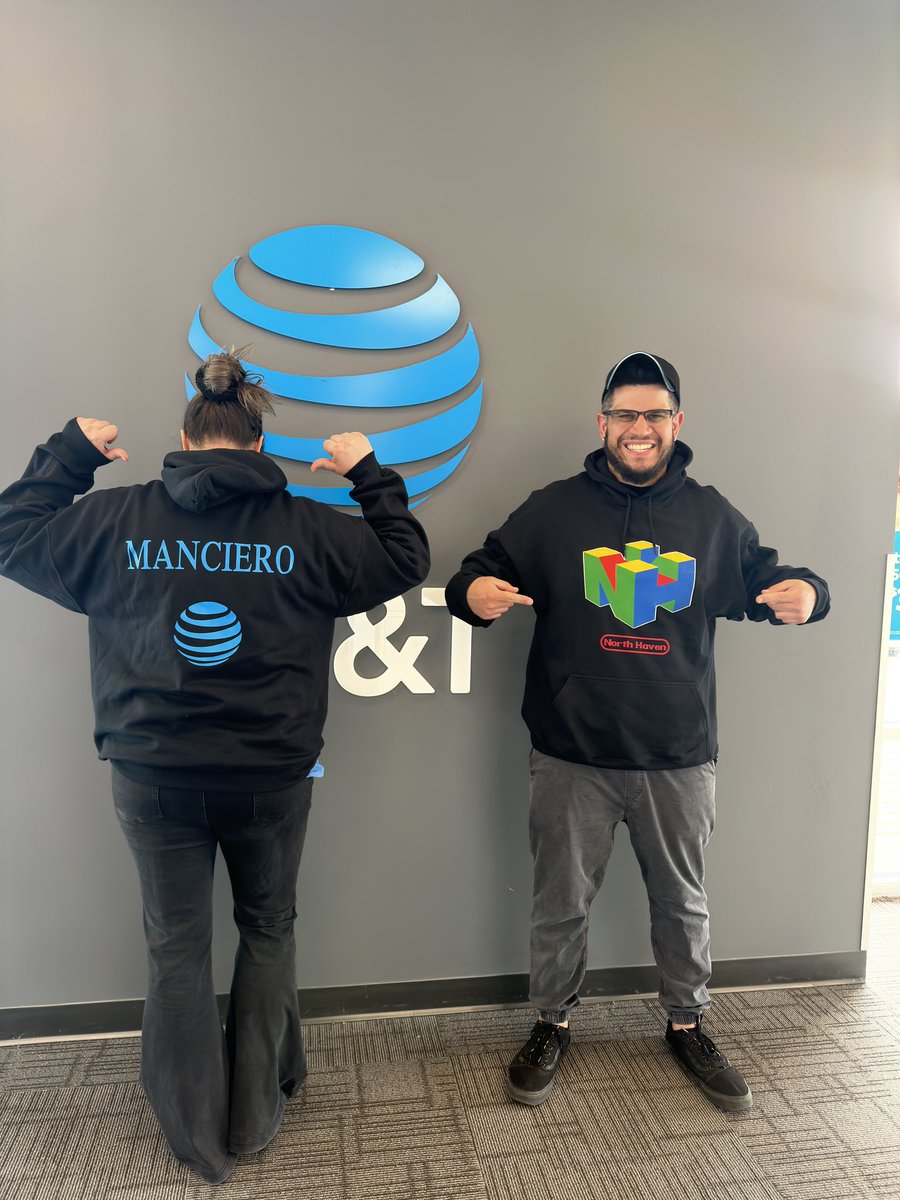 New season, new Vibez <a href="/linds6630/">Lindsay Manciero</a> <a href="/ChrisAcerra/">Chris Acerra</a> <a href="/firas_smadi/">Firas Smadi</a> <a href="/emilywiper/">Emily Wiper</a>