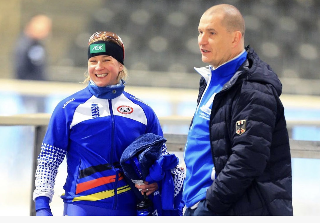 Zu Unrecht unter Dopingverdacht geraten? Opfer eines schlechten Dopingkontrollsystems? Oder Betrügerin? Claudia Pechstein scheidet weiterhin die Geister. Wir widmen ihr und ihrem Umfeld in der zweiten Podcast-Staffel GEHEIMSACHE DOPING gleich fünf Folgen: ab 22.5. ARD-Audiothek.