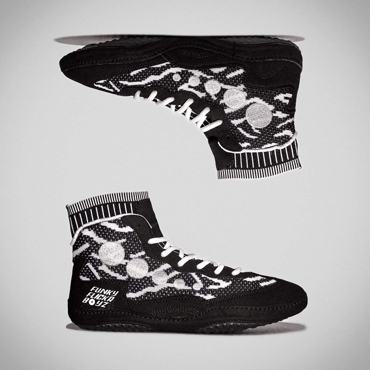 WrestleBoutique's tweet image. FFB Interlude “Midnight” 🌒
⁣
Spring/Summer 2023 collection releasing on May 27th at 6:00PM ET⁣
⁣
Want a pair?⁣
1. “LIKE” this post⁣
2. “RT” this post⁣

*must be following us to win*⁣