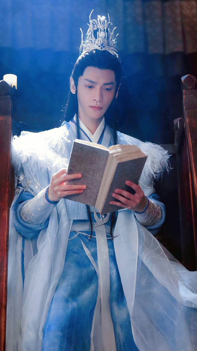羅雲熙 罗云熙 レオ・ロー 长月烬明 Amazon.co.jp: 長月燼明 羅雲熙 レオ・ロー個人写 真 集34p