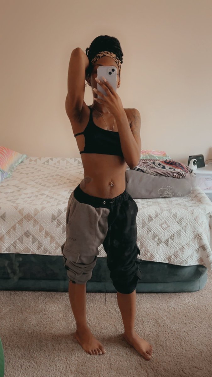 TrulyDifferentC's tweet photo. Were yβall a teen thinking you had your grown woman body too?
This the grown woman body fr fr
#DirtyMirrorPic #iGotKids Bitch https://t.co/mamdjzaPJu