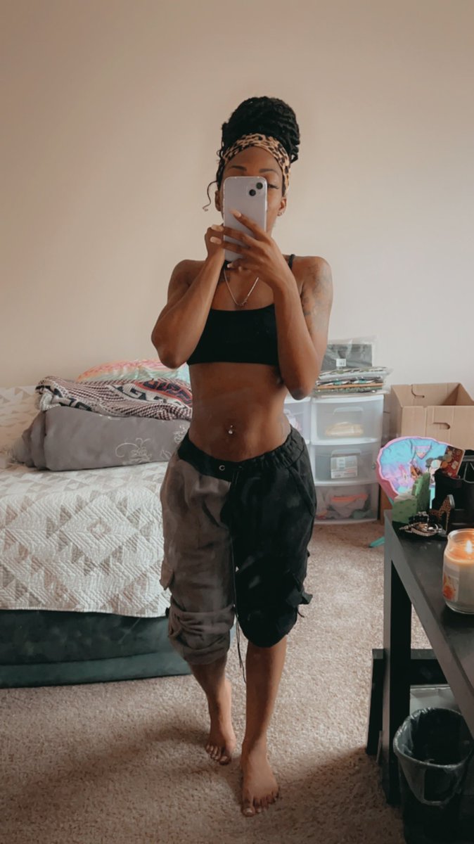 TrulyDifferentC's tweet photo. Were yβall a teen thinking you had your grown woman body too?
This the grown woman body fr fr
#DirtyMirrorPic #iGotKids Bitch https://t.co/mamdjzaPJu