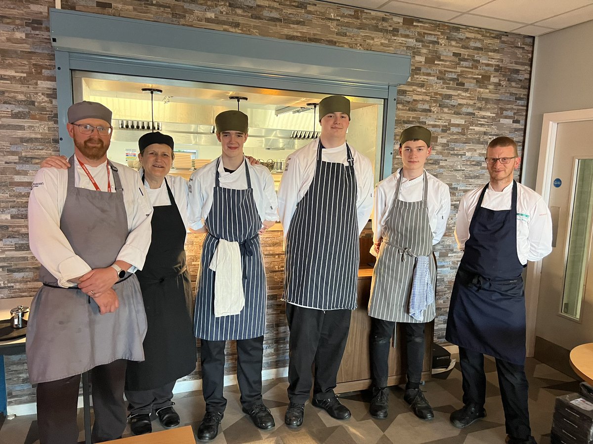 stephaniejmoon's tweet photo. Superb evening working with @RunningChef1983 back at my college I trained at @cravencollege thank you Will and Richard and your students for making us most welcome.#ThreePeaksBistro #chefsoftommorow #dinnerservice #chefs #Training https://t.co/kwgzuPyT0D