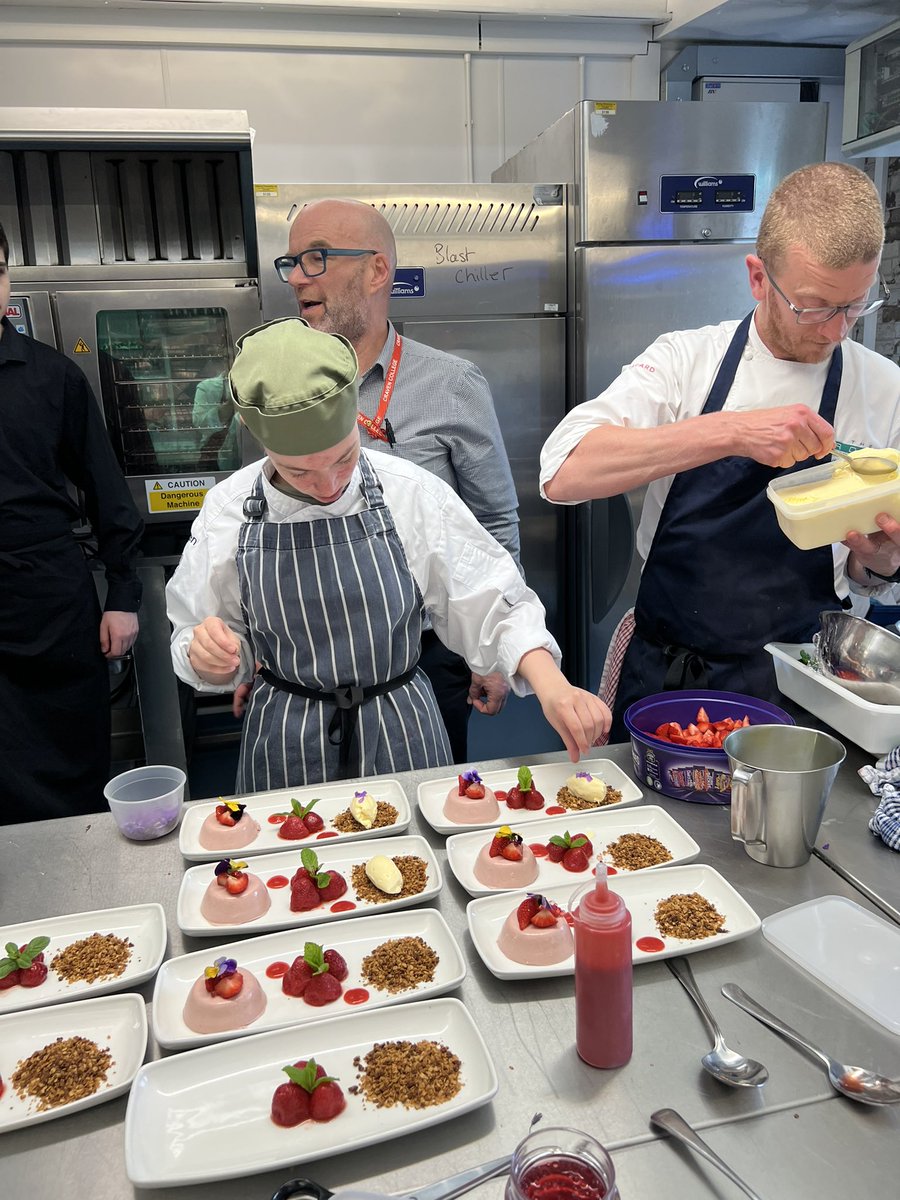 stephaniejmoon's tweet photo. Superb evening working with @RunningChef1983 back at my college I trained at @cravencollege thank you Will and Richard and your students for making us most welcome.#ThreePeaksBistro #chefsoftommorow #dinnerservice #chefs #Training https://t.co/kwgzuPyT0D