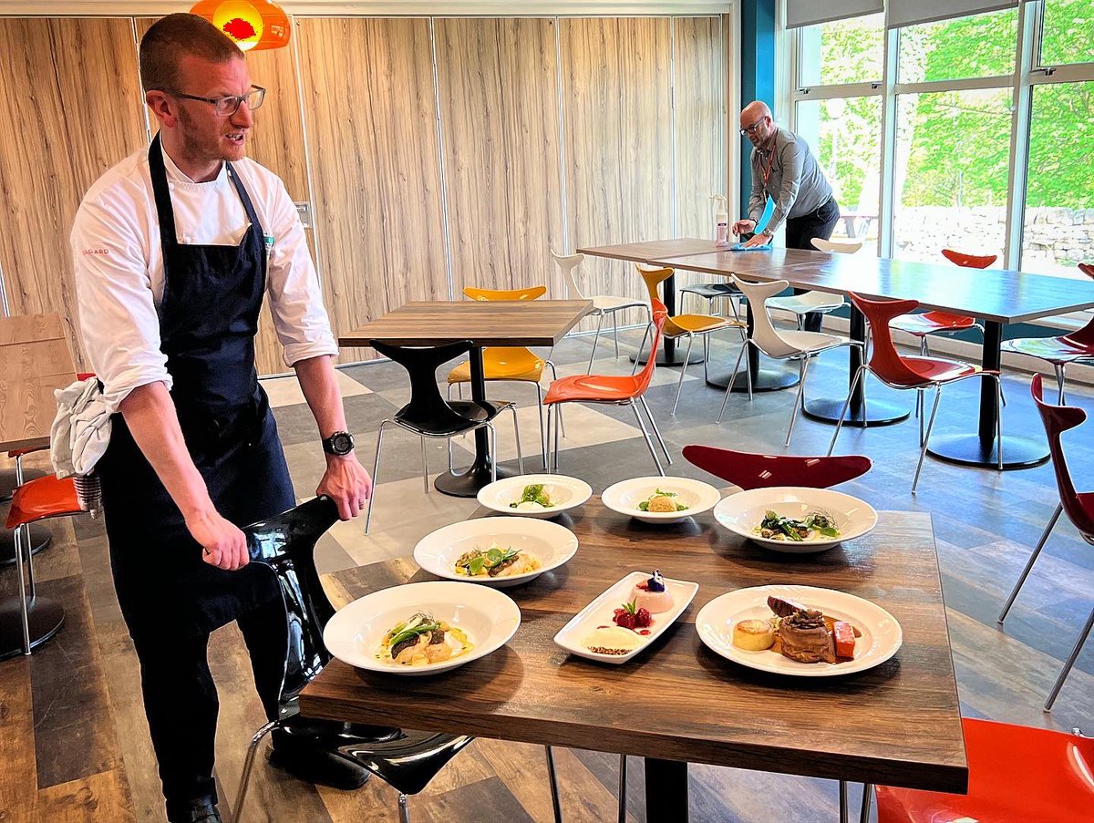stephaniejmoon's tweet photo. Superb evening working with @RunningChef1983 back at my college I trained at @cravencollege thank you Will and Richard and your students for making us most welcome.#ThreePeaksBistro #chefsoftommorow #dinnerservice #chefs #Training https://t.co/kwgzuPyT0D