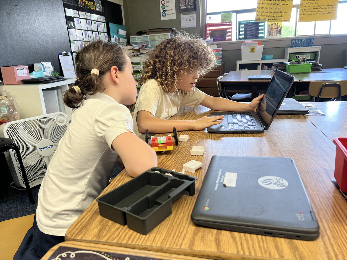 hoxiery's tweet image. Coding, building, collaborating &amp;amp; problem solving @WoodlawnPPS #PPSLearningTech