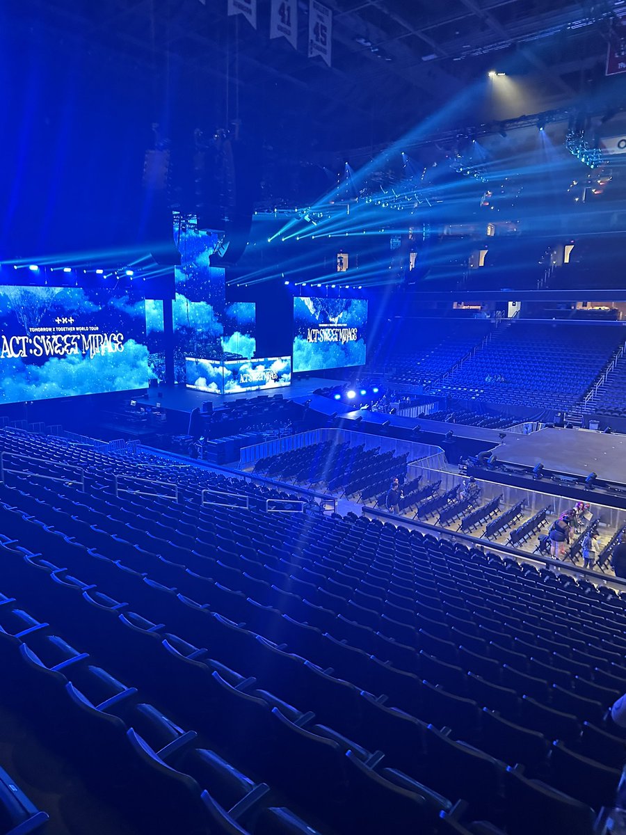 tyunsvocals's tweet photo. #TXT_ASM_TOUR_in_DC #ACT_SWEET_MIRAGE_WASHINGTONDC #TXTinDC #TheDCChapter omg it’s happening AGAIN https://t.co/2aMTzBpviL
