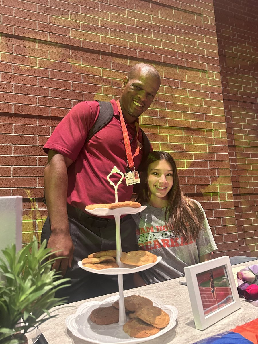 cwhsgirlstrack's tweet photo. Congratulations to Alyssa Jolly for signing a letter of intent to run track at Sam Houston State University!  Good Luck Alyssa! https://t.co/hlCzAxbpBK