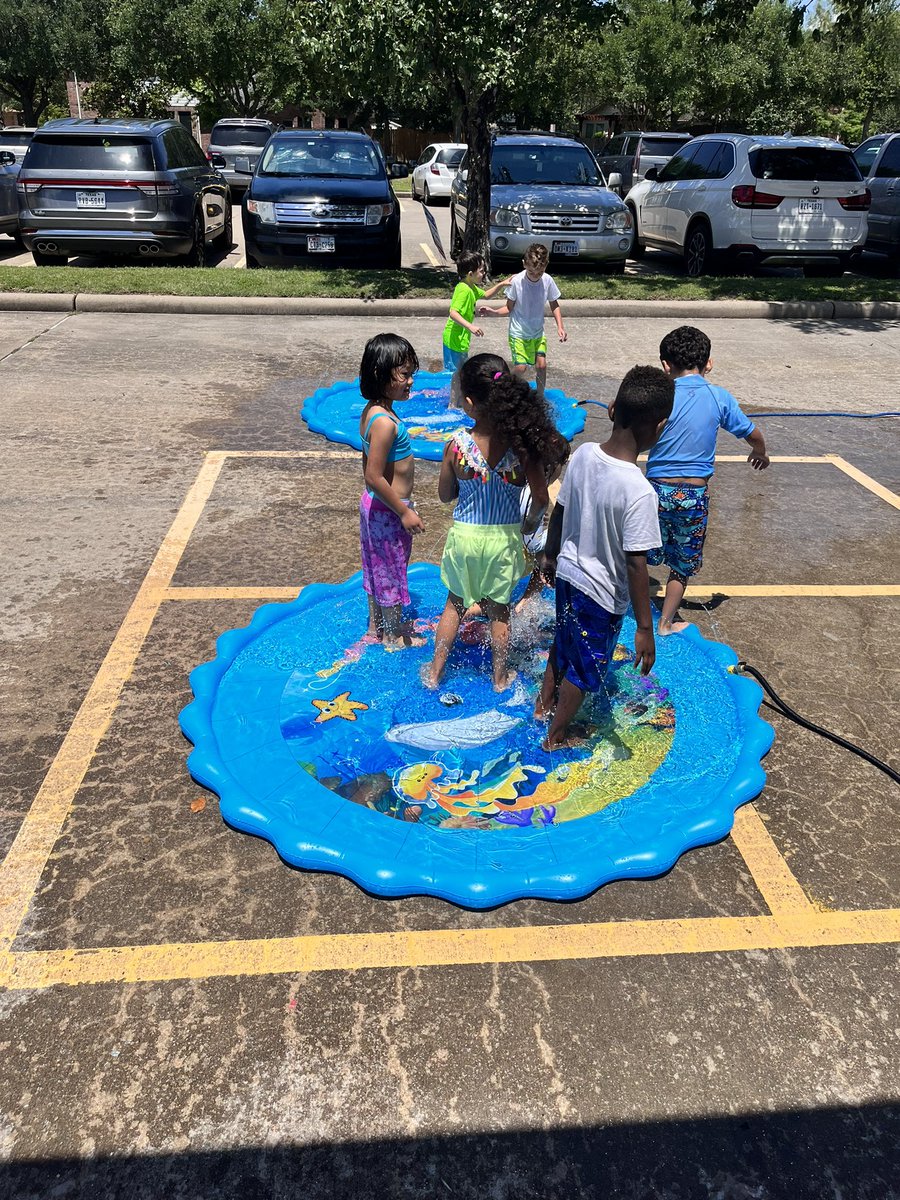 Mrs_GatFarney's tweet photo. We had so much fun with Pre-K at their Splash Day! #waterfun #splishsplash #FunAtFarney https://t.co/2eIetQaroZ