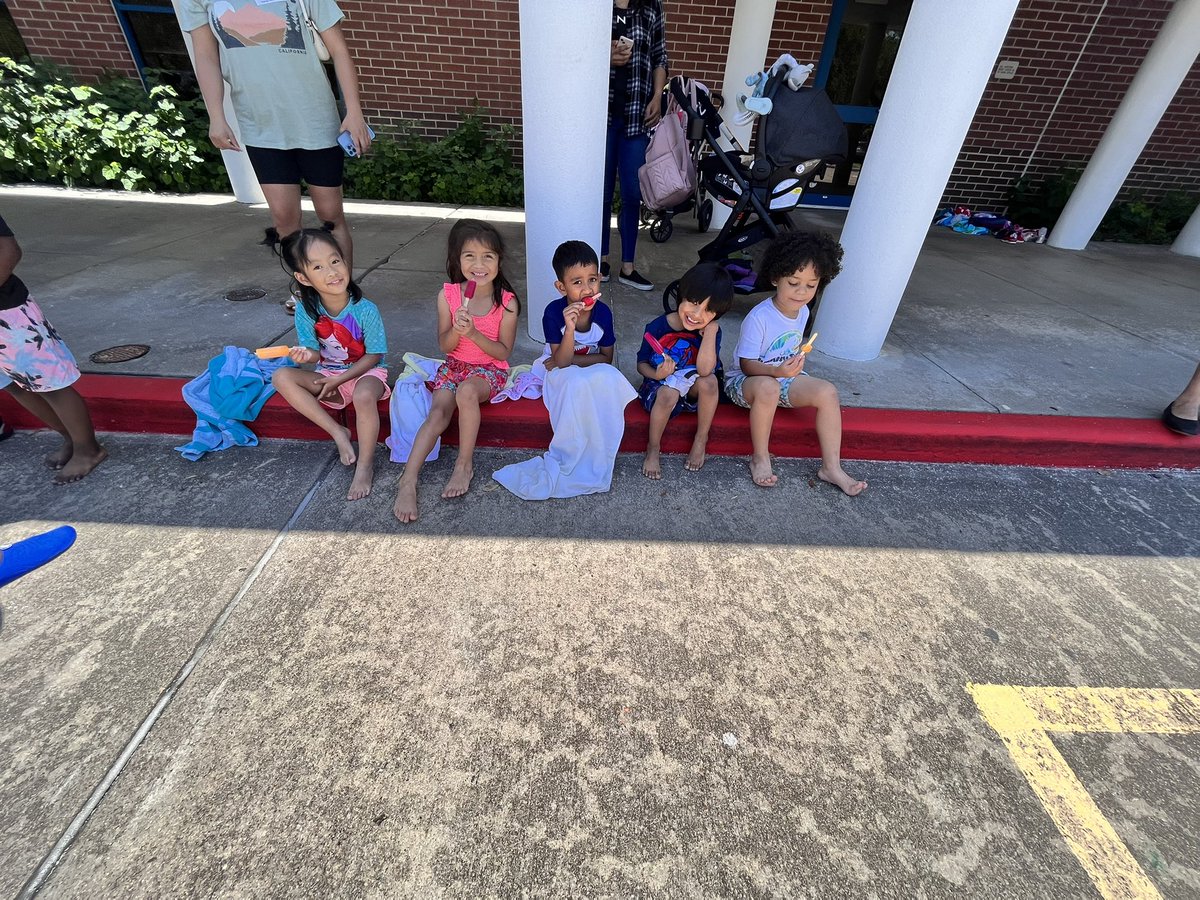 Mrs_GatFarney's tweet photo. We had so much fun with Pre-K at their Splash Day! #waterfun #splishsplash #FunAtFarney https://t.co/2eIetQaroZ