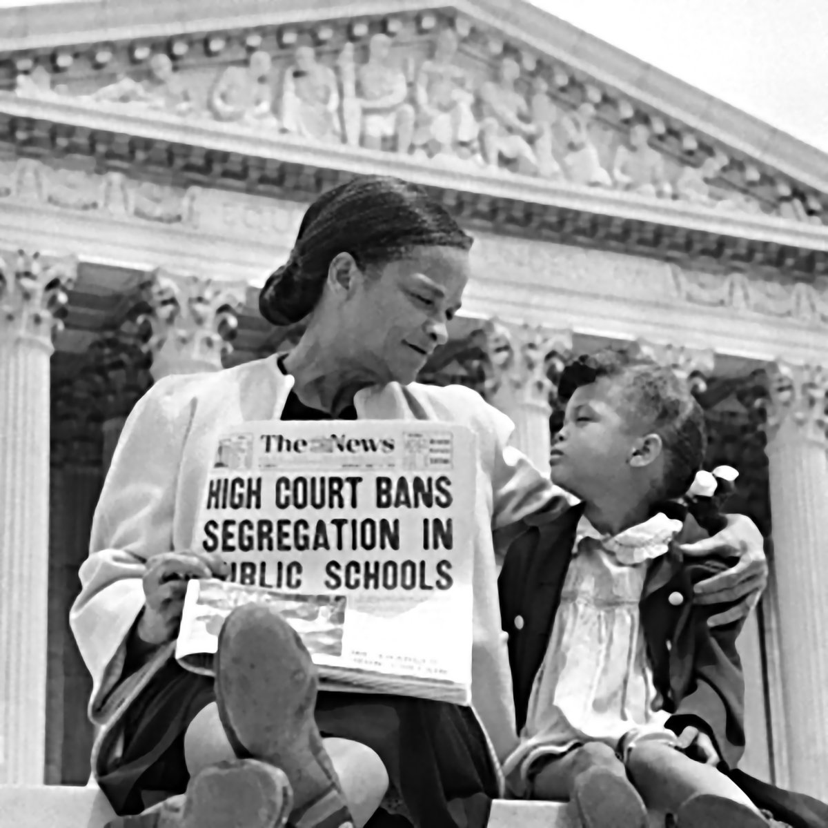 URDailyHistory's tweet photo. 17 May 1954: The U.S. Supreme Court rules 9-0 that separate public #schools for black and white children is #unconstitutional in Brown v. Board of Education. #SupremeCourt #BrownvBoard #history #HistoryMatters #OTD #ad https://t.co/pIQ47VM8eP https://t.co/BeMFPYMxTz