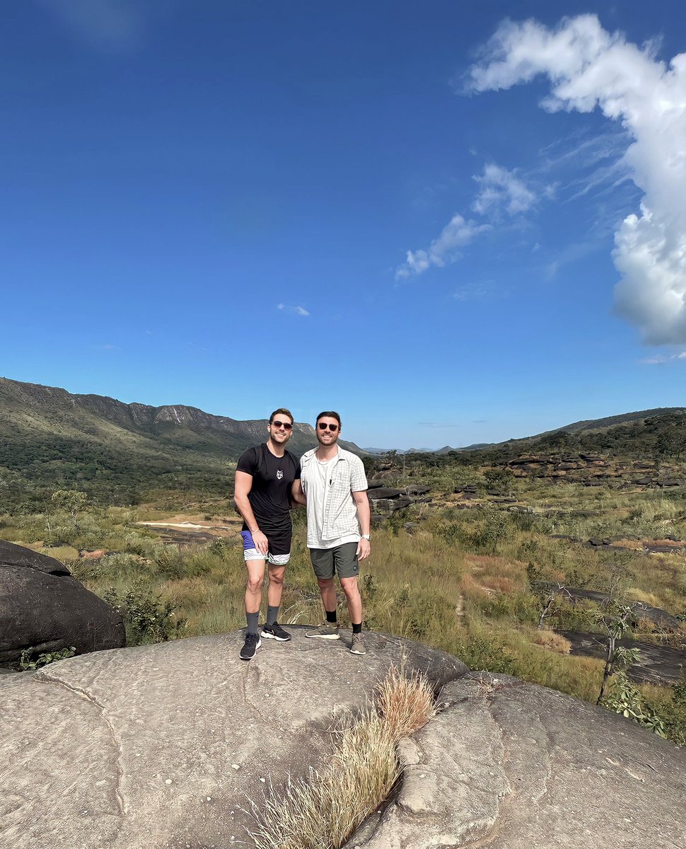 gui_zito's tweet photo. Lugar surreal… único… incrível!!! #ValeDaLua #Chapada 🌚🌝 https://t.co/JHVrwTsErx