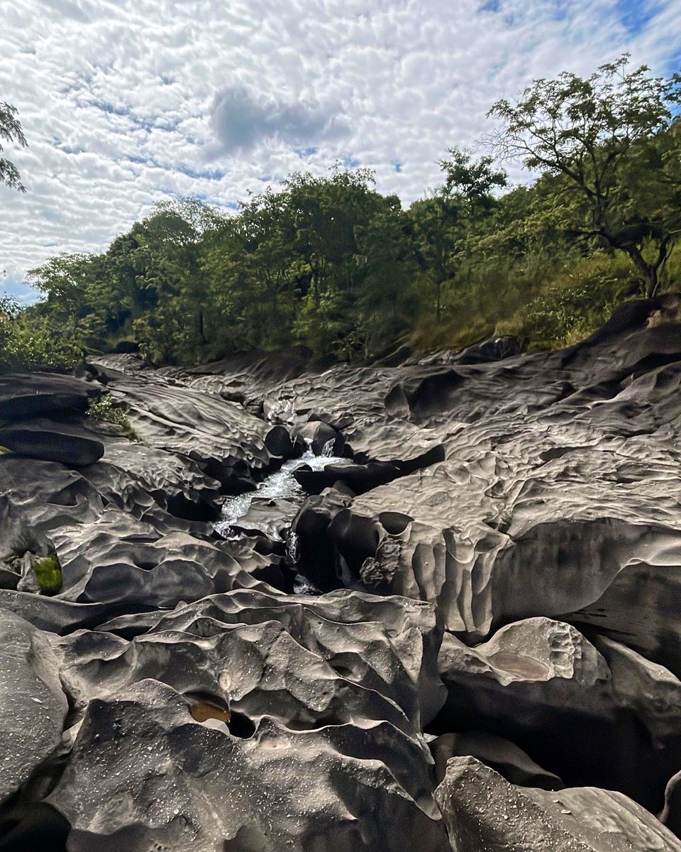 gui_zito's tweet photo. Lugar surreal… único… incrível!!! #ValeDaLua #Chapada 🌚🌝 https://t.co/JHVrwTsErx