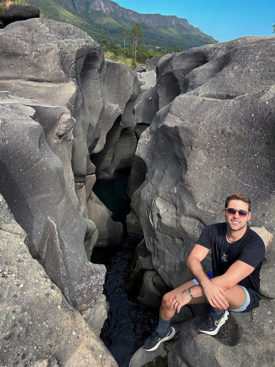 gui_zito's tweet photo. Lugar surreal… único… incrível!!! #ValeDaLua #Chapada 🌚🌝 https://t.co/JHVrwTsErx