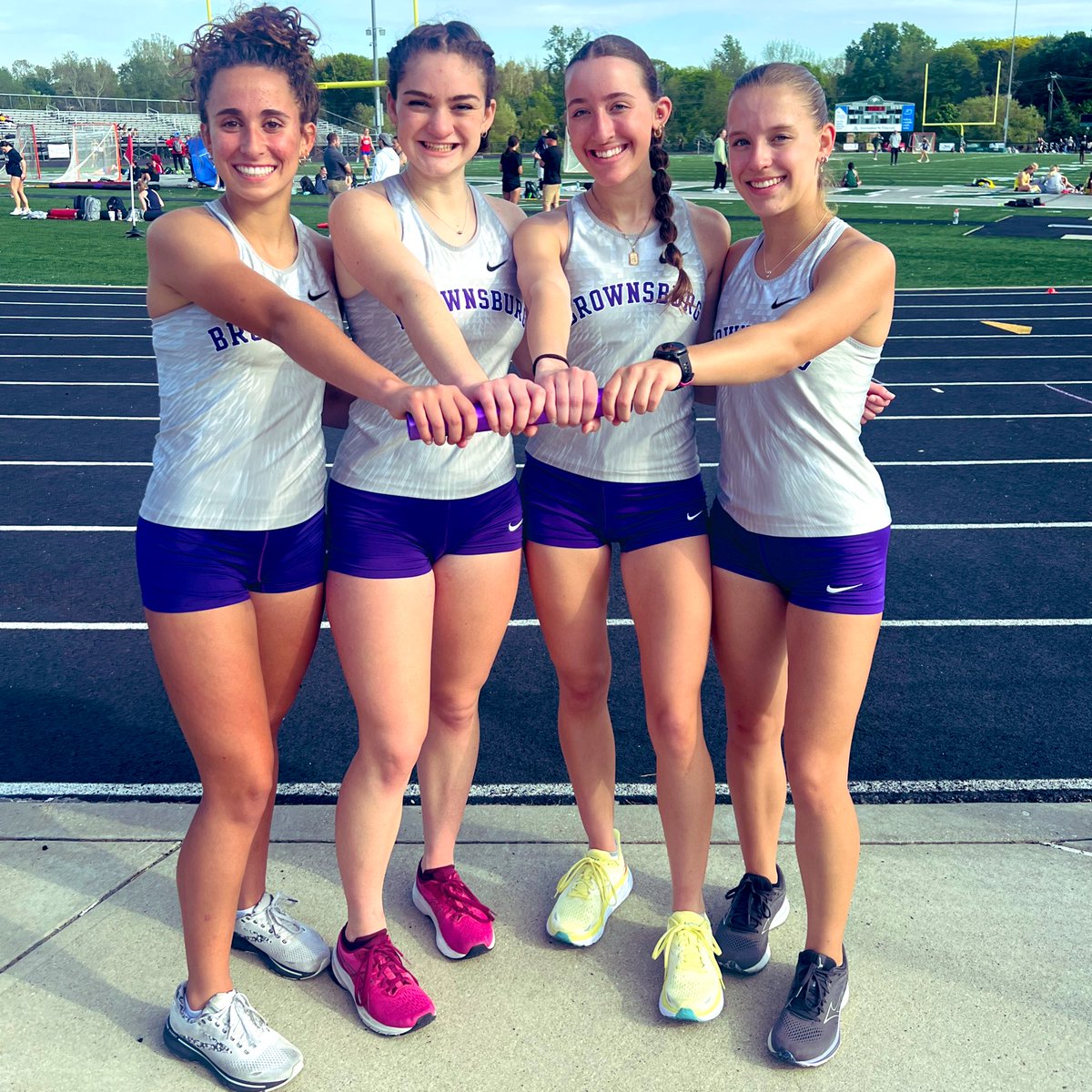 bhsdogs's tweet image. The 4x800 relay team of Dawson, Williams, Oppy, &amp;amp; Altschul finishes 2nd in a PR time of 9:40.1 to advance to the regional next week!

#BulldogTough