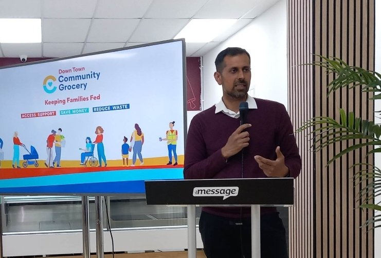 afrasiab_anwar's tweet photo. An honour to be invited to officially open the Down Town Community Grocery in @charterwalk a great initiative bringing together partners and highlighting what we can achieve when we work together @TogetherBurnley @Calico_Group @BPRCVS @BurnleyFC_Com @BurnleyLeisure @MessageTrust https://t.co/J2KTLGuTjA