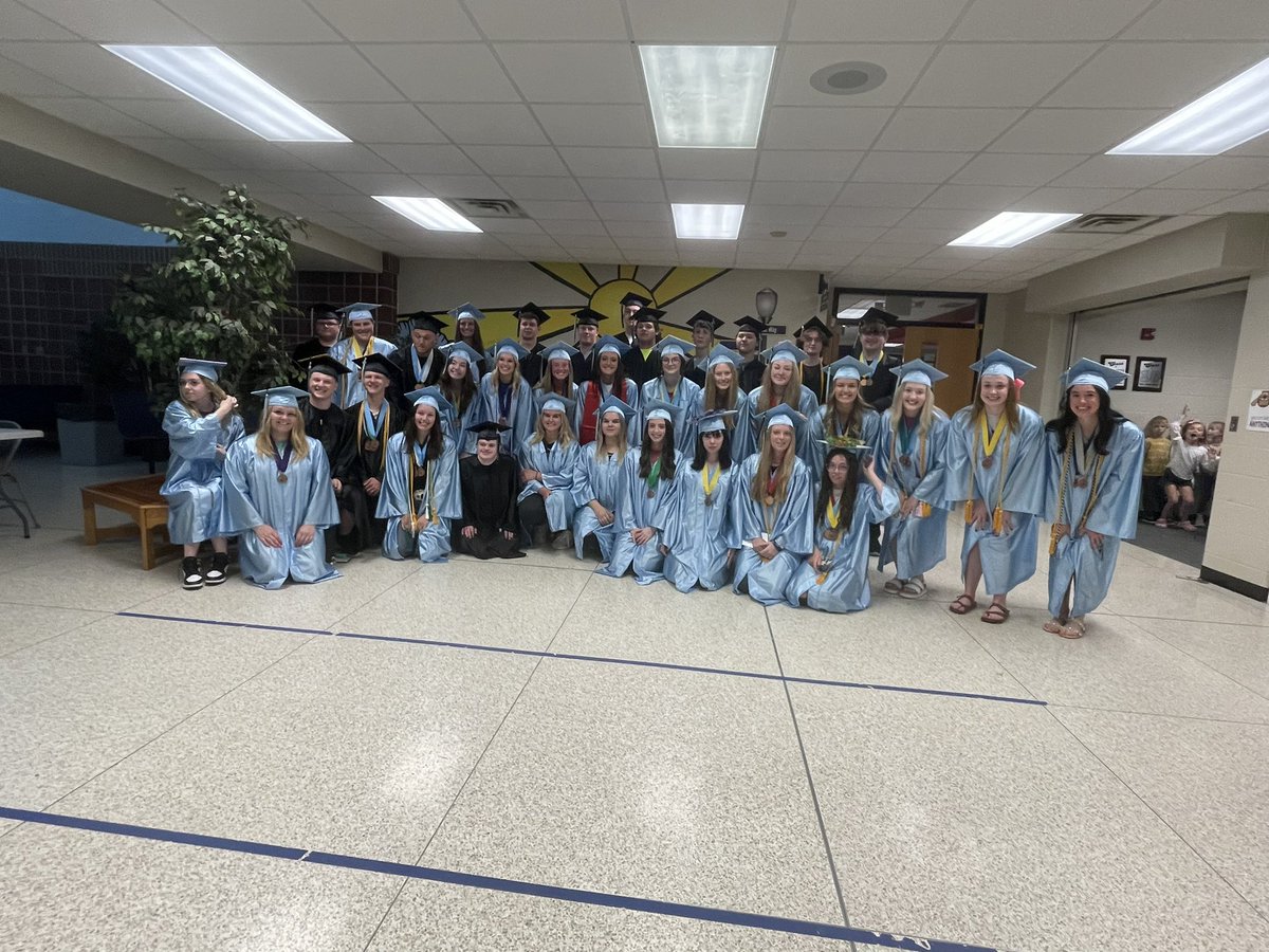 MillCreekwest's tweet photo. Senior Walk through our elementary! #Classof2023 #OnceAWildcat https://t.co/zcfGDPAqcw