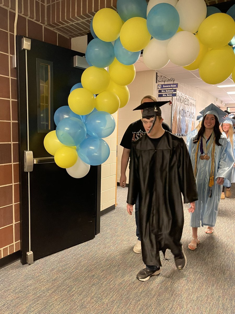 MillCreekwest's tweet photo. Senior Walk through our elementary! #Classof2023 #OnceAWildcat https://t.co/zcfGDPAqcw
