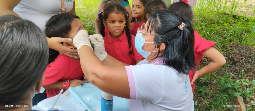 esimonb3's tweet photo. Abordaje social a los estudiantes, padres, madres, representantes y responsables, comunidad en general en la Escuela Simón Bolívar. El martes 15/05/2023. https://t.co/zwsRGBadtC