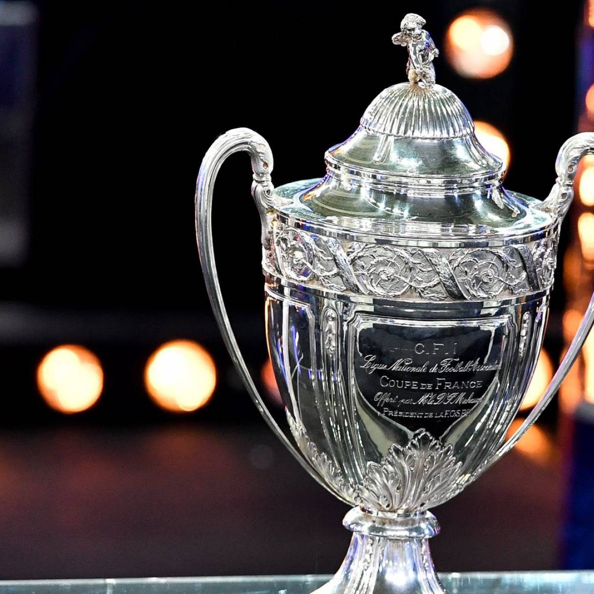 CultureFoot7's tweet photo. Le saviez-vous ? La seule édition de la Coupe de France qui ne compte aucun vainqueur à son palmarès est l'année 1992. 

Suite à la catastrophe de Furiani survenue lors de la demi-finale entre Bastia et l'OM, la FFF décida de ne pas décerner de trophée cette année-là. https://t.co/LDDFxH7XX2