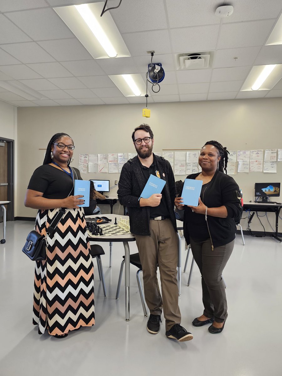 CaptivatingCan's tweet image. @SpringISD @HawksMathamagic surprised our @RobersonSpring math teachers  with a token of appreciation from @carnegielearn! Thank you for stopping by!❤️ #blueforblueribbon  #remarkableDNA