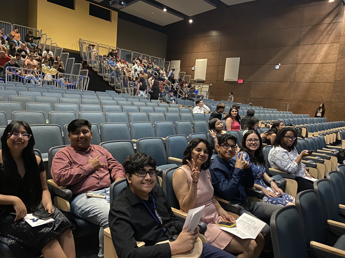 Milby HS Library ♥️📚📖 📝🌱🌎🌳✌️🦋♻️🐱🐶 tweet media