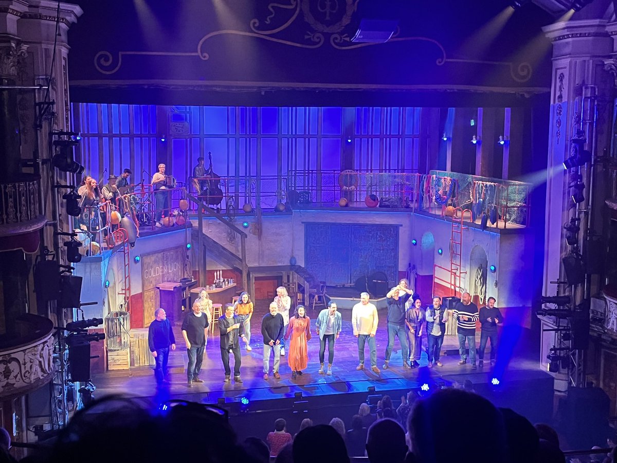 What a joyous end to a fantastic run of <a href="/FFonstage/">Fisherman's Friends The Musical</a> <a href="/RoomOnYourOwn/">ROYO</a>  - @petegallagher1 what a brilliant performance tonight at <a href="/NewWimbTheatre/">New Wimbledon Theatre</a>