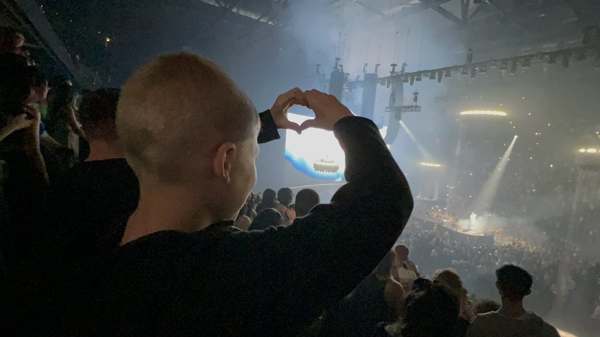 manchestersurv1's tweet image. Just on our way home from @PostMalone  in Manchester!! That was the best show I’ve ever seen !  My son Rocco loved it 😊