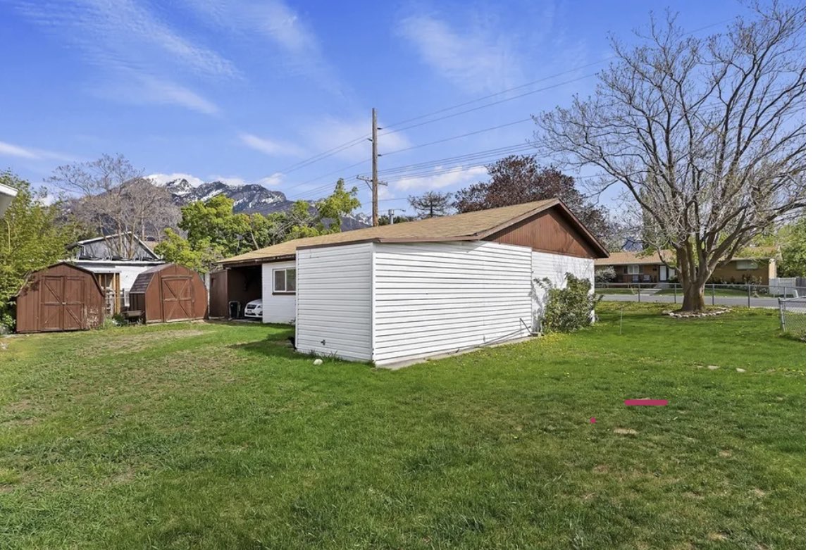 eLLLLevenTweets's tweet photo. Utah’s housing market has lost its mind. https://t.co/JJR4dY0CyT