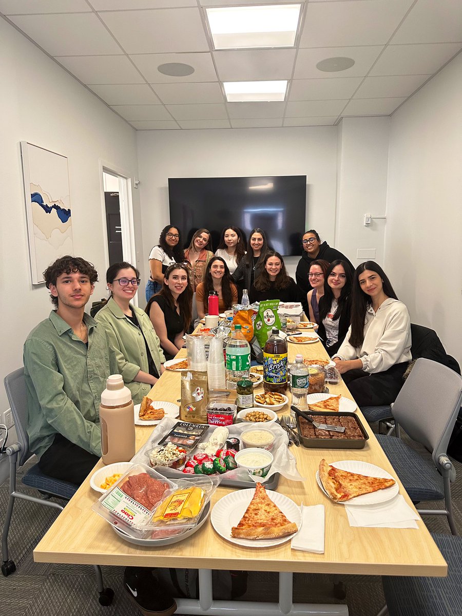 HunterPOLab's tweet photo. We got to take a moment to celebrate our phenomenal 2022-2023 research team last week - we are so proud of everyone’s accomplishments this year. A special thank you to our seniors and post-bacc volunteers - we wish you all the best on your next steps ❤️ https://t.co/Bd5avXQlYT