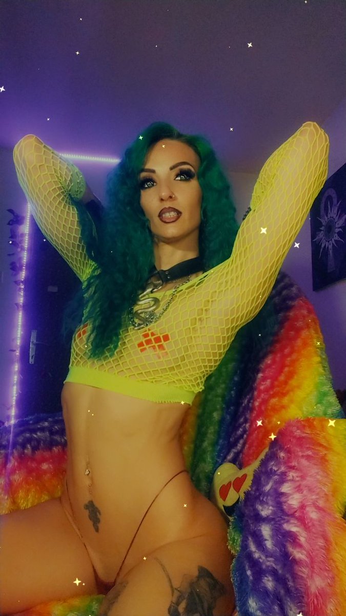 Jade_Wattra's tweet photo. @Jade_Wattra #streamatemodels #onlyfans #greenhair #sexy #fit #emo😀💚💚💚💚 https://t.co/Qa2NUubGwJ