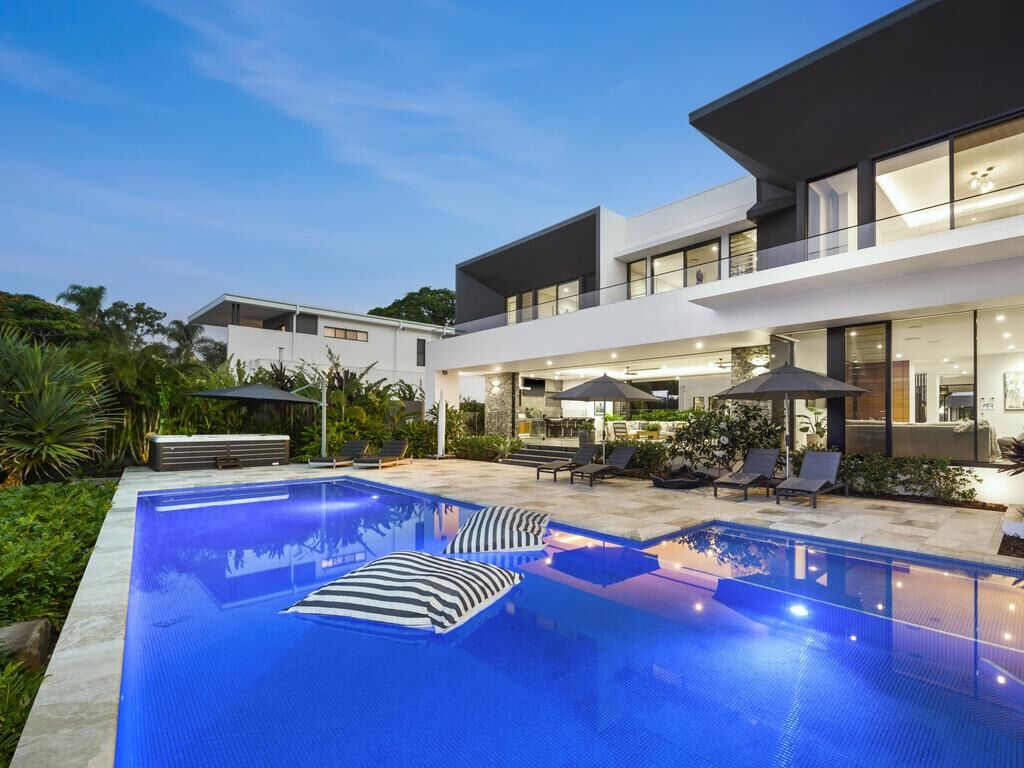 MarkNavin4's tweet photo. Looking for a nightclub inside your next investment - Derivatives trader takes $1.65m hit in one year on sale of Gold Coast mansion with private nightclub https://t.co/0EFbr9oqa5 https://t.co/ESI6wkoizI