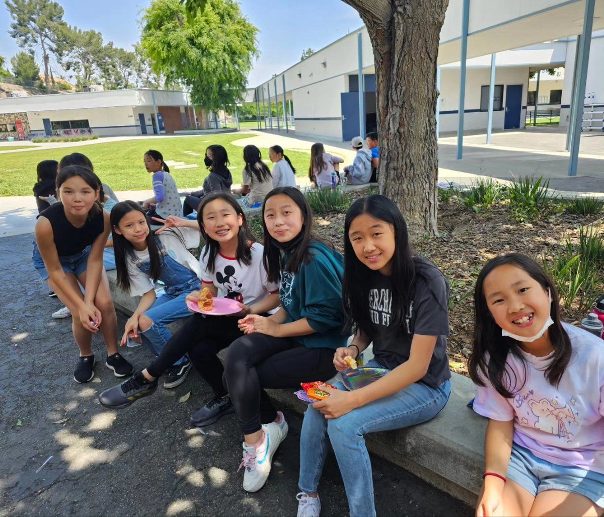 collegewood_el's tweet photo. Celebrating my hard working Principal's Council today with a pizza party to thank them for a great year! They are such a great group of kids. ππ #developingleadersoftomorrow #developingmindsnurturinghearts https://t.co/XuDjgwYcOz