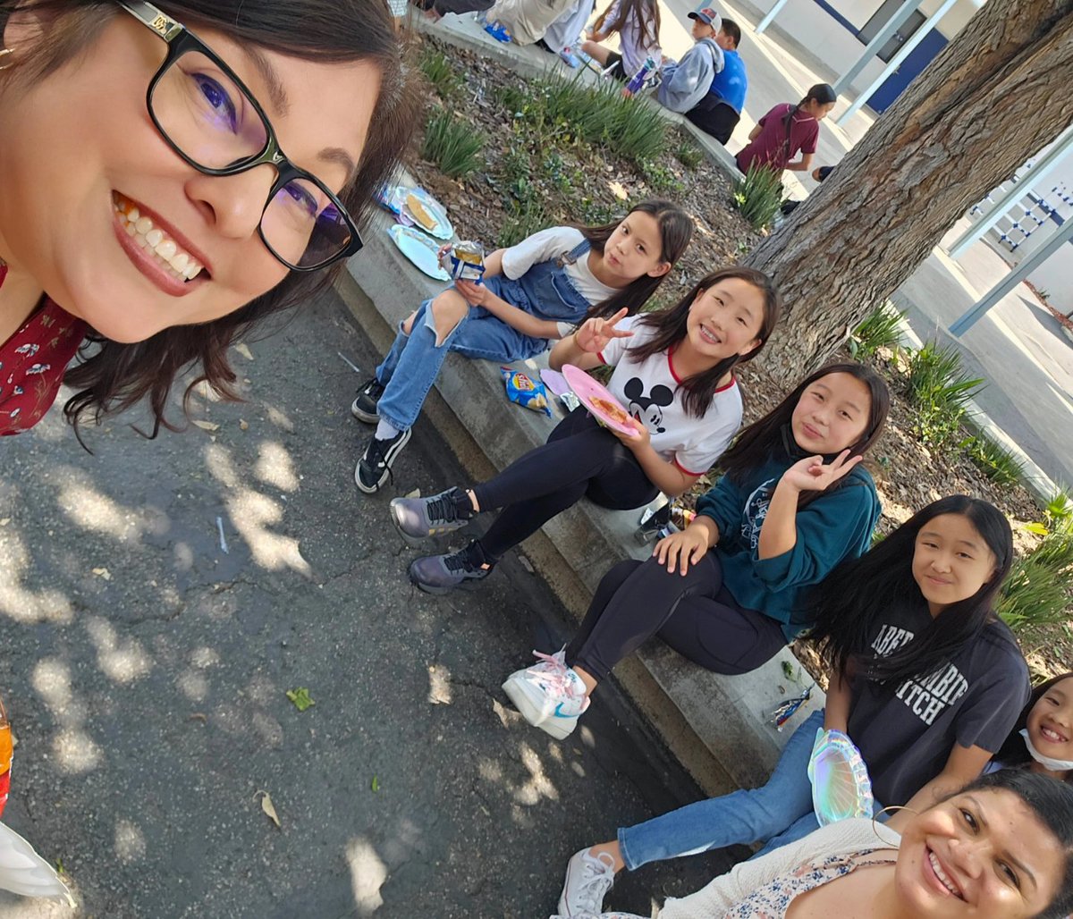 collegewood_el's tweet photo. Celebrating my hard working Principal's Council today with a pizza party to thank them for a great year! They are such a great group of kids. ππ #developingleadersoftomorrow #developingmindsnurturinghearts https://t.co/XuDjgwYcOz