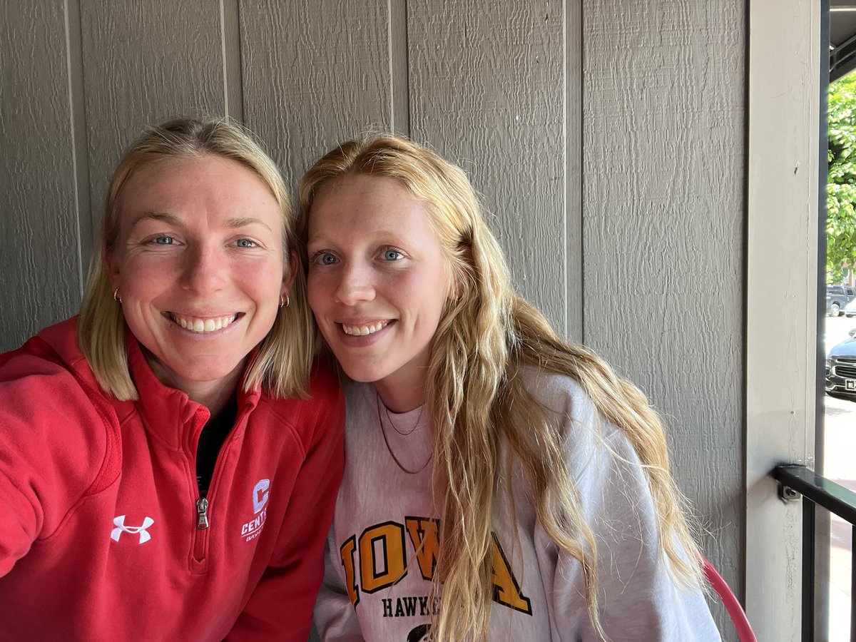 Special coffee date today with @CentralDutchWBB alumni, Payton Rogers! Thanks, @paytonrogers8 for sharing stories & insight from your time in the program! ❤️🤍 #build #foreverdutch