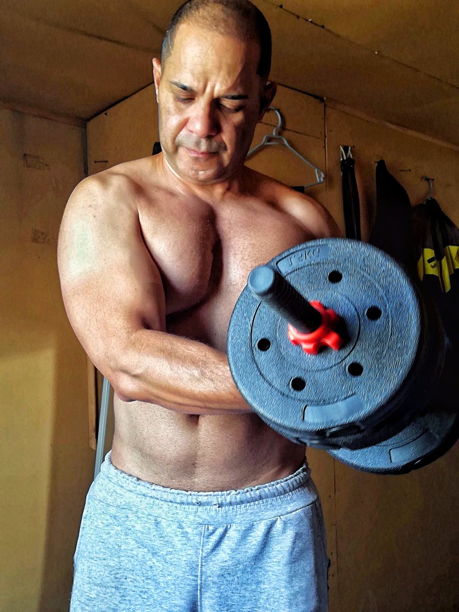 Xioelj's tweet photo. Dándole a los pectorales 💪💪 https://t.co/8tWHZrHtA1