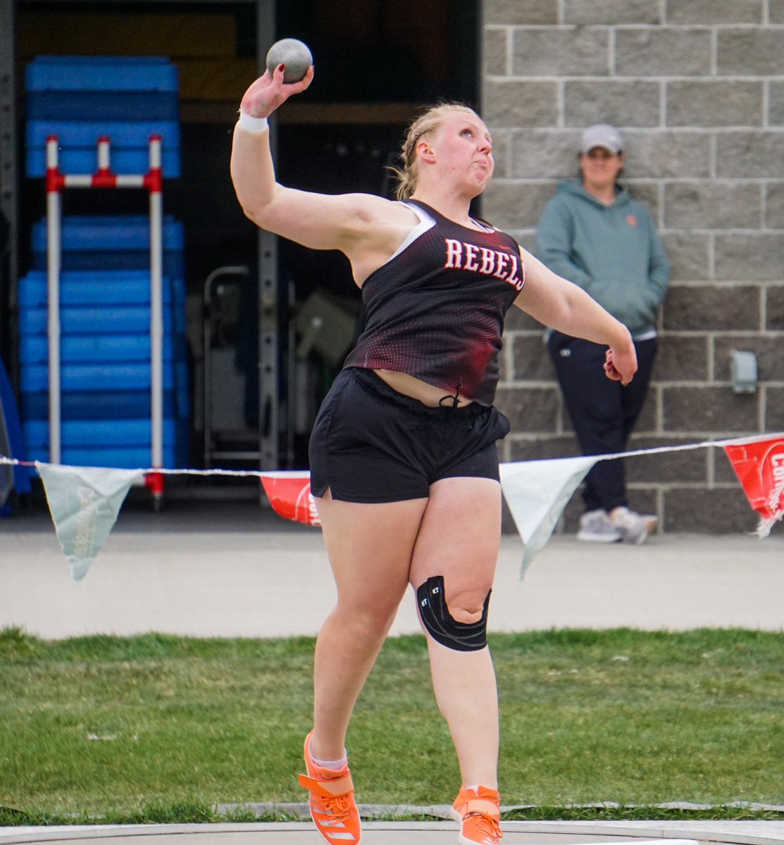 THEnebpreps's tweet image. ‼️‼️ STATE TRACK ‼️‼️

In search of a third consecutive all-class 🥇🥇🥇in the shot put, Michigan State pledge Jessica Stieb and her ALC Rebels coach, @raiderthrows, hope to go out on a high note.

Rebel Yell from @tony_chapman76 #nebpreps 

🔗: nebpreps.com/rebel-yell/