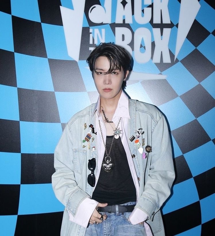 hourlyhyungline's tweet photo. https://t.co/J3a5yfPzEh