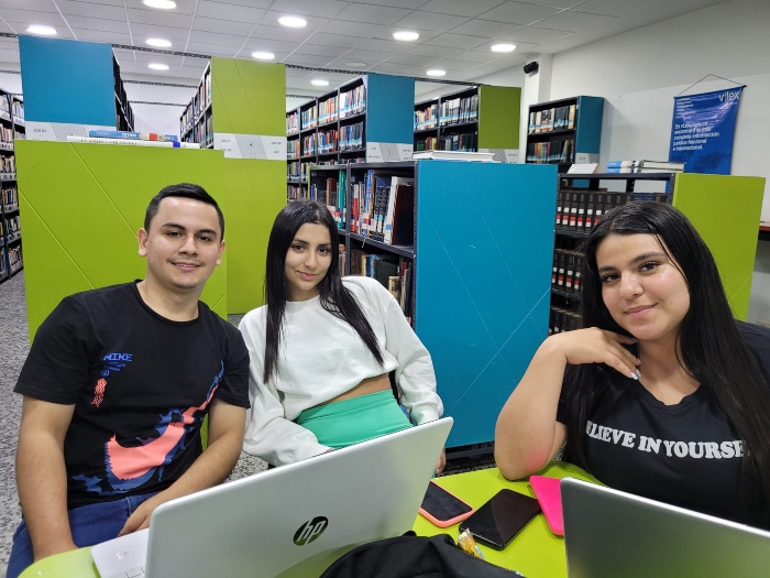 Al final de cada semestre, los estudiantes de la <a href="/unibagueoficial/">Universidad de Ibagué</a> trasnochan en la biblioteca con café ☕️, colchonetas 🛌 y todo el material que necesitan para realizar sus actividades académicas 📗

Conoce más de la Biblioteca trasnochadora aquí: 
bit.ly/3MxmAP9 🤓
