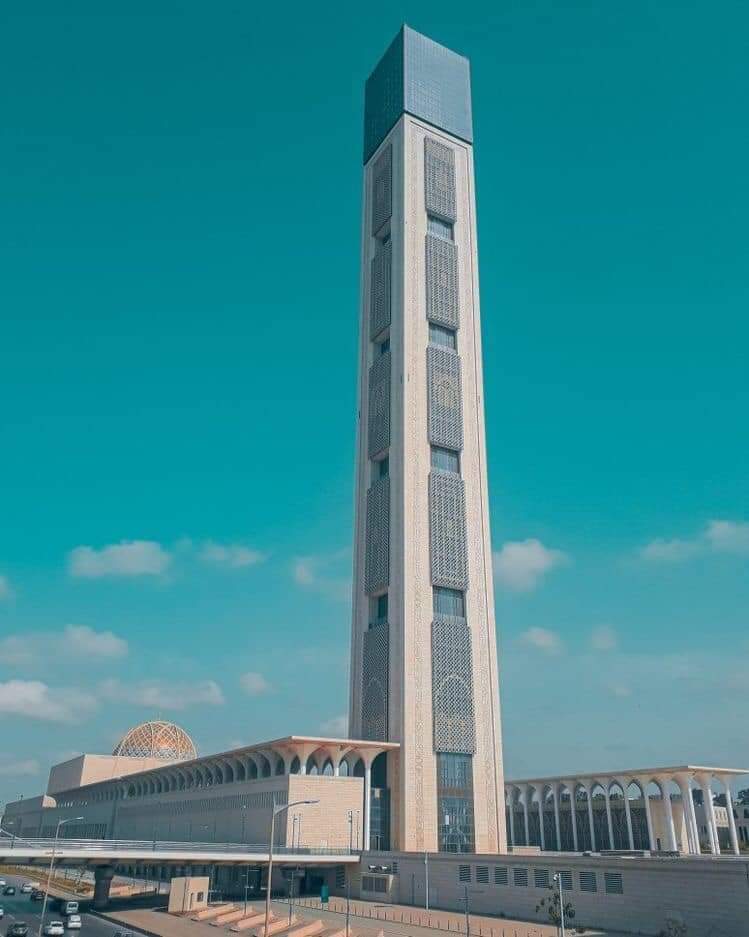 <a href="/samialabrune1/">samialabrune</a> 🔴 #الحضارة_الجزائرية  🇩🇿
الفرق بين ⁧الزيريين والجزايريين هو ألف عام، بنى الزيريون أول وأطول صومعة مستطيلة الشكل في العالم آنذاك، وبنى الجزائريون أطول صومعة في العالم كله اليوم.
◀️بين الأجداد والأحفاد ألف عام من الحضارة الراقية والتاريخ المشرف والتراث الثري.