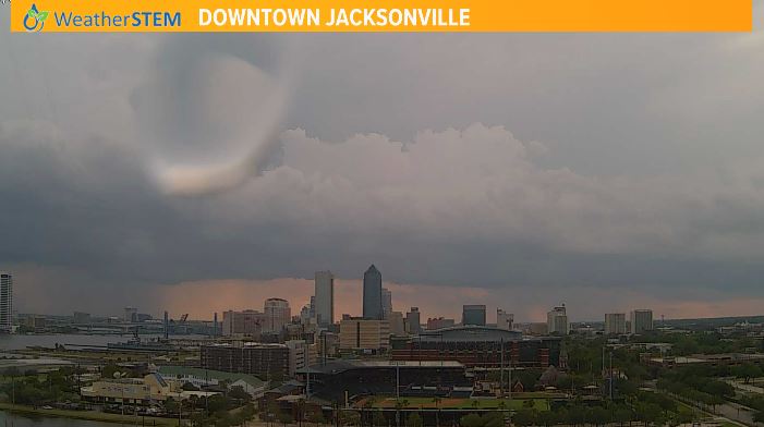 RobertSpetaWX's tweet photo. Outflow boundary from storms west of Jacksonville seen on the #weatherstem camera and radar this evening. This line is firing up additional showers west of I-95 through the coming hour. https://t.co/I4jl2KeYqb