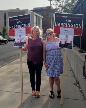 Harrington01970's tweet photo. Great weather for an election. Enjoyed stopping by Ward 5 to thank sign holders and greet voters. And hat's off to the McCabe crew who welcomed commuters home at the train station and reminded them to vote. 90 minutes left! Polls close at 8PM. https://t.co/gdaHDHZKKb