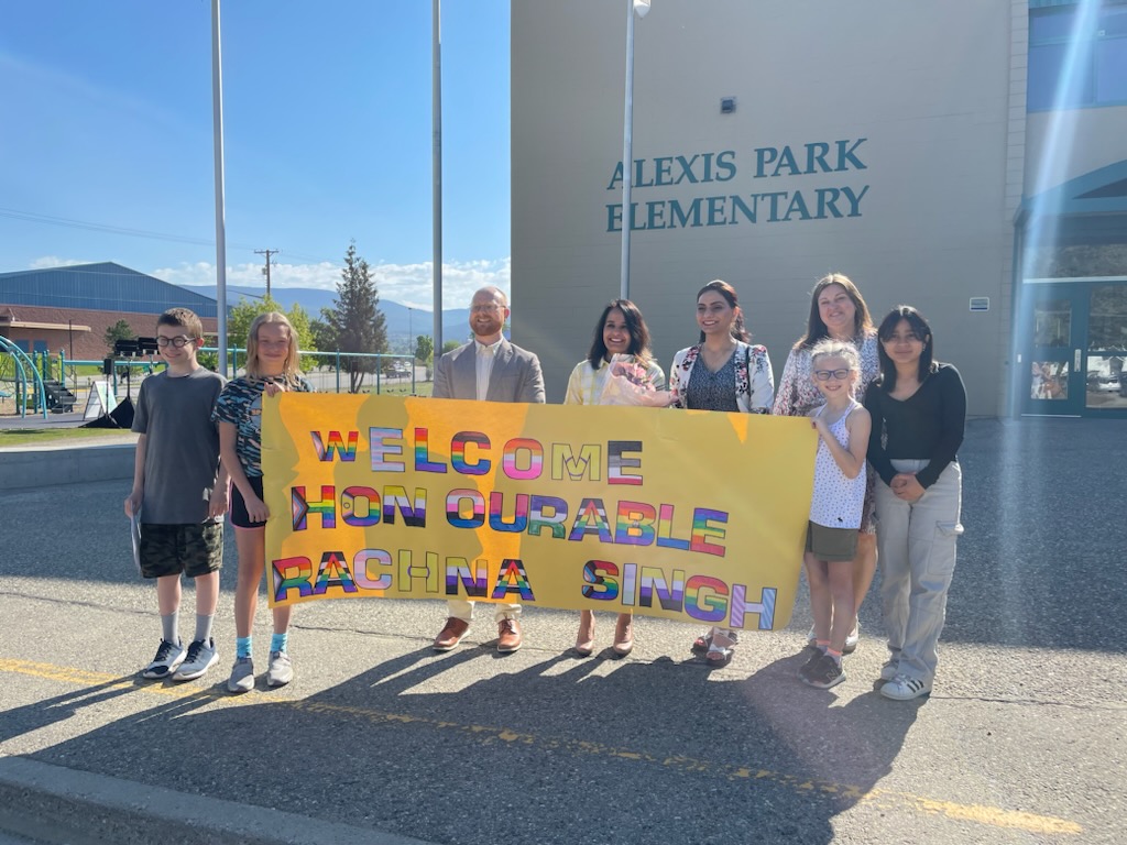 SD22 Alexis Park Elementary students had a warm welcome for Minister of Education, Rachna Singh today. @SD22 @ChrisPerkins_22