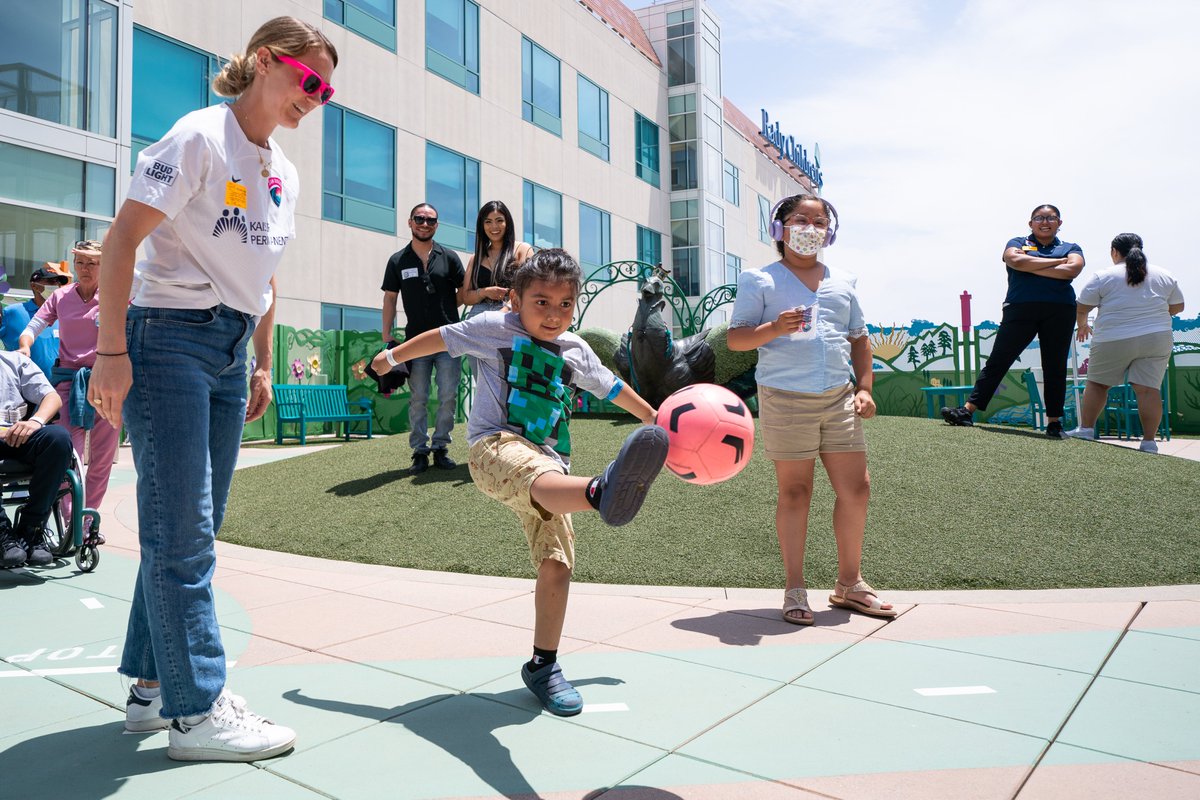sandiegowavefc's tweet image. what this club is all about 💙

yesterday players paid a special visit to @radychildrens, the largest children's hospital on the west coast.

games were played, smiles were shared, and hearts were filled.